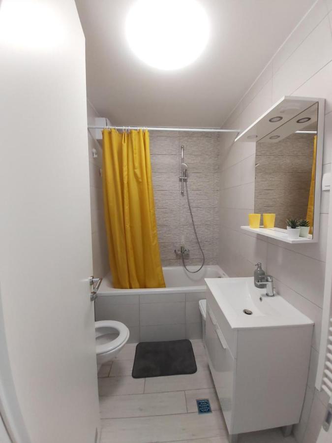 Apartman Ana Iadera With Balcony And Parking Zadar Eksteriør billede